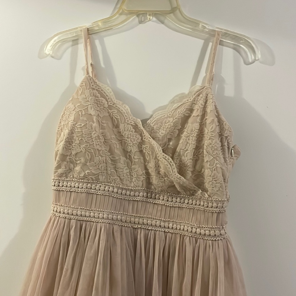 Cute puff dress pretty big on bust area, tan color not see through,